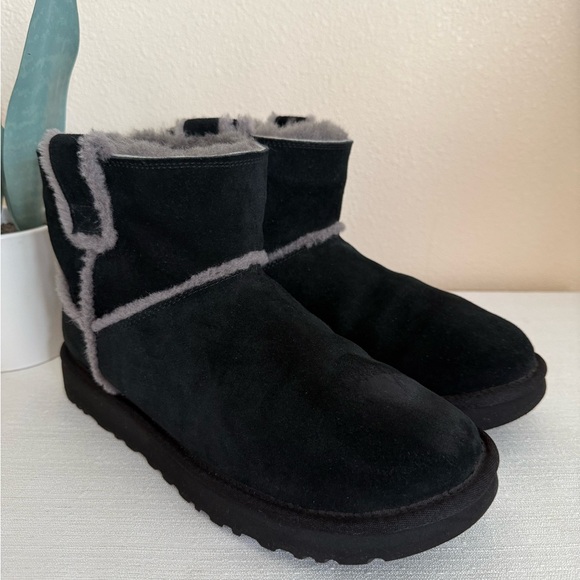 UGG Shoes - UGG Black Suede Gray Fur Lining/Trim Ankle Boots